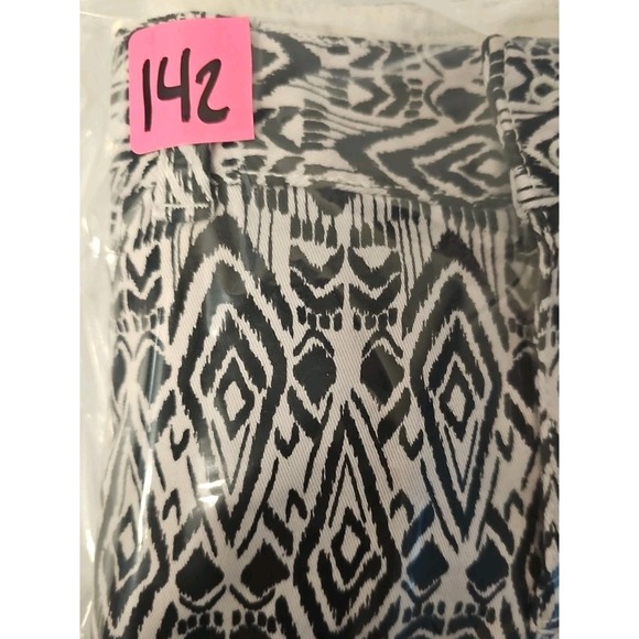 AE Stretch Coastal Cowgirl Short Shorts Sz 10 33x2.5 White Black Pockets #142 - Picture 10 of 10